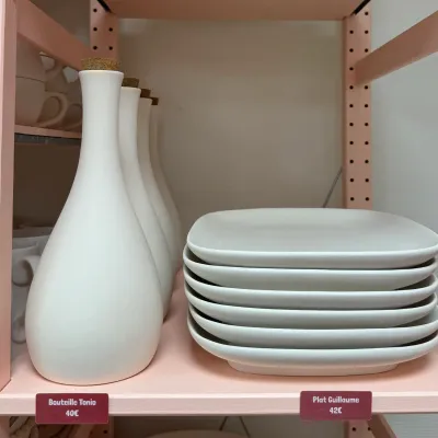 Photo des pièces de céramique avec leur prix