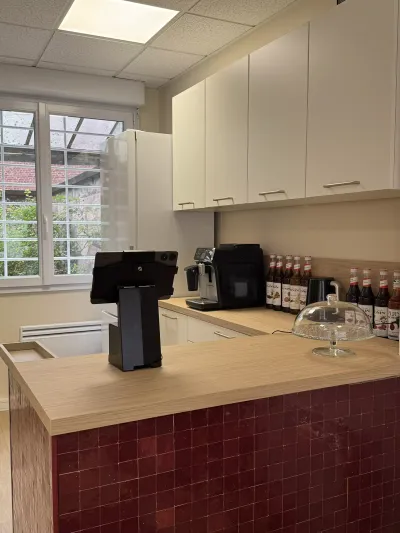 Photo du comptoir du café créatif Créa Latte