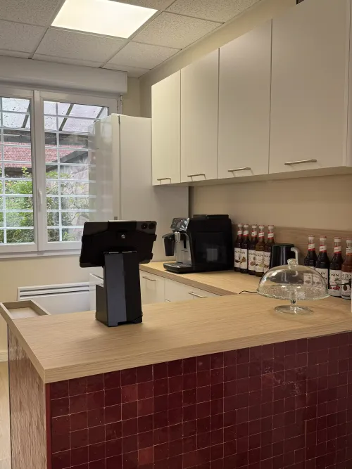 Photo du comptoir du café créatif Créa Latte